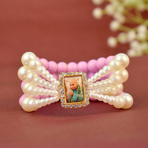 Blush Orchid with White Pearl Four Layer Guruji Swaroop Bracelet featuring delicate blush orchid beads and luminous white pearls with Jai Guruji Swaroop – perfect for spiritual wear, festive gifting, and daily devotion. India’s Largest Pooja Accessories Brand – www.satvikworld.com