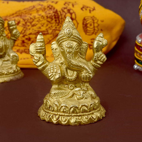 Laxmi and Ganpati pair pure brass idol, beautifully crafted to represent prosperity and wisdom. Ideal for Diwali pooja, home temples, or as an auspicious gift. India’s Largest Pooja Accessories Brand – www.satvikworld.com
