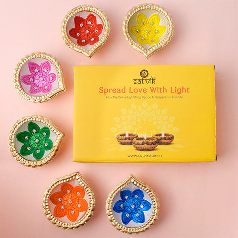 Traditional unpainted clay diyas for DIY decoration, perfect for Diwali, pooja rituals, and festive crafts with a natural earthen finish. India’s Largest Pooja Accessories Brand – www.satvikworld.com